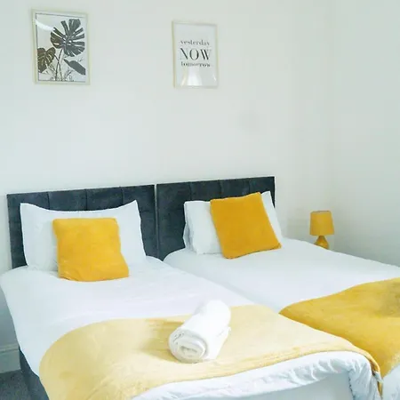 Cozy Retreat With 2 Bedrooms מנצ'סטר