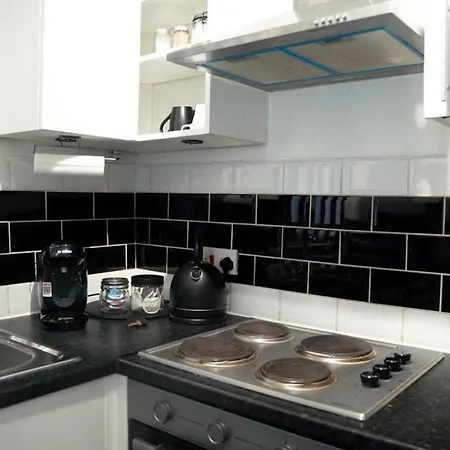 בית נופש Cozy Retreat With 2 Bedrooms *