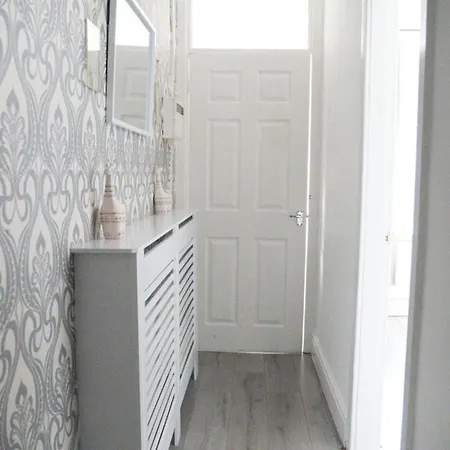בית נופש Cozy Retreat With 2 Bedrooms מנצ'סטר