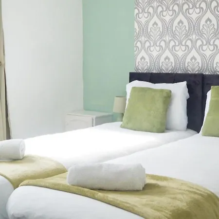 Cozy Retreat With 2 Bedrooms בית נופש