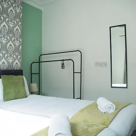 Cozy Retreat With 2 Bedrooms מנצ'סטר