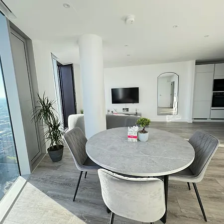 Oasis - Modern 3 Bedroom