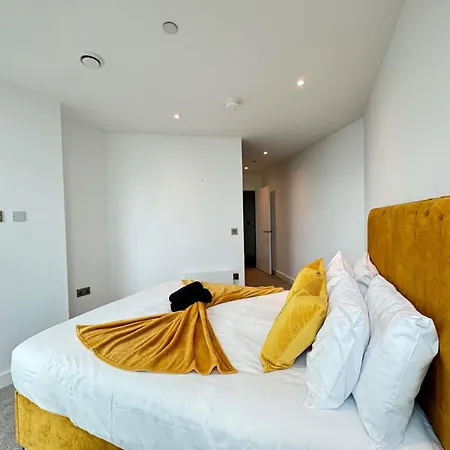 Oasis - Modern 3 Bedroom *
