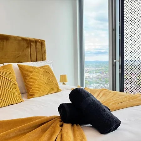 Oasis - Modern 3 Bedroom Apartment