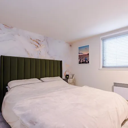 Stunning Duplex In Manchester, Workspace For Professionals