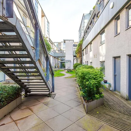 Stunning Duplex In Manchester, Workspace For Professionals