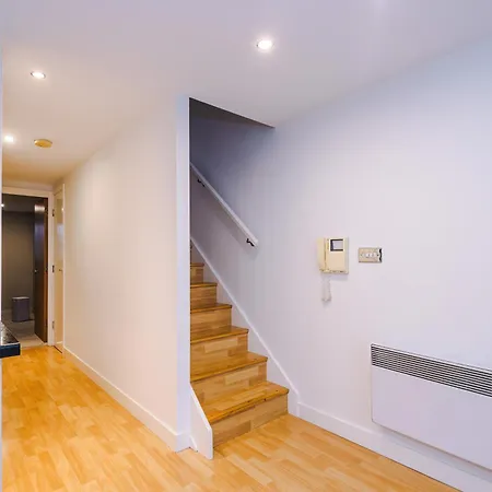 Stunning Duplex In Manchester, Workspace For Professionals * マンチェスター