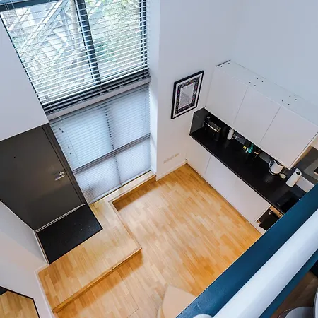 Stunning Duplex In Manchester, Workspace For Professionals Apartment