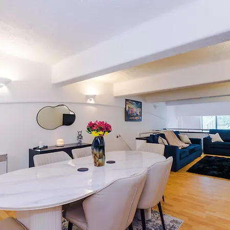 Stunning Duplex In Manchester, Workspace For Professionals * マンチェスター
