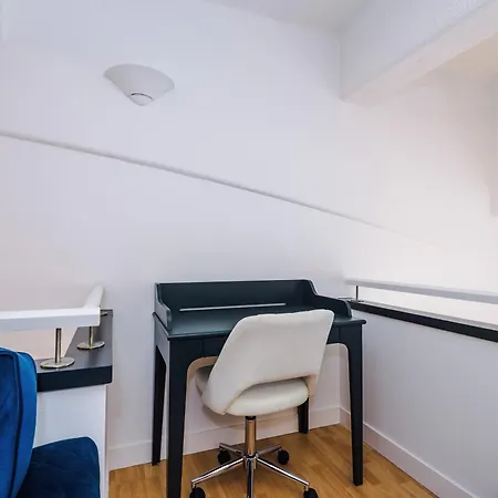 Stunning Duplex In Manchester, Workspace For Professionals Apartment *