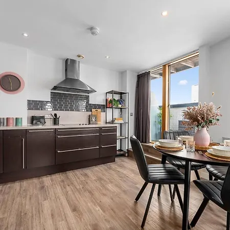 Apartment Cityscape Mcr Skyline- 2br, Free Parking, Views Manchester