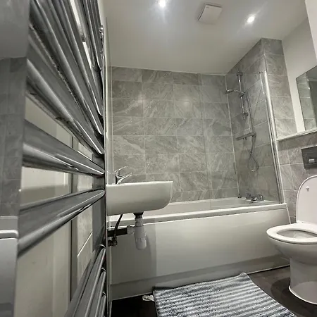 A Double Bedroom In With Free Parking Manchester