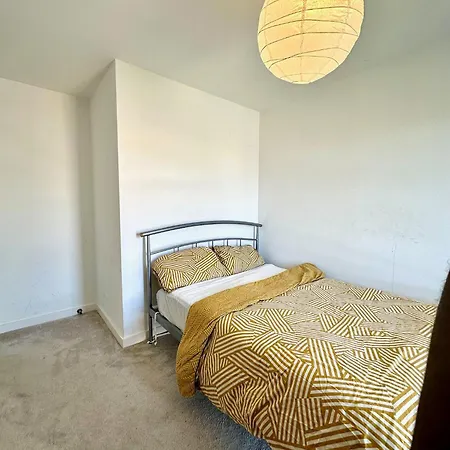 A Double Bedroom In With Free Parking מנצ'סטר