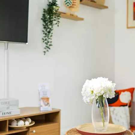 - Centre - Parking - Full Kitchen - M60 マンチェスター