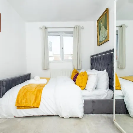 Holiday home - Centre - Parking - Full Kitchen - M60