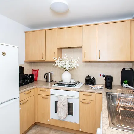 - Centre - Parking - Full Kitchen - M60 別荘 *