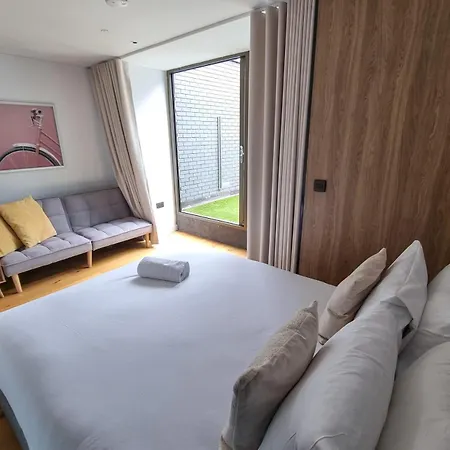 Stunning Luxury Townhouse In Centre Of