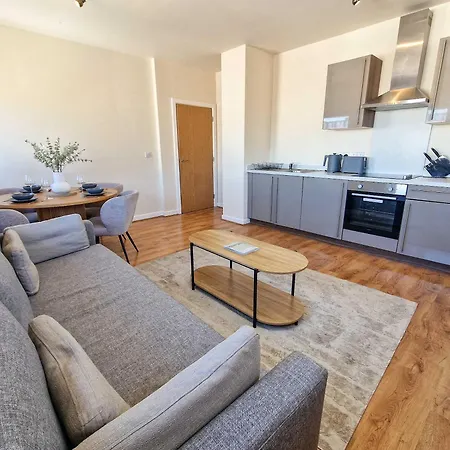 Holiday home 2 Bed Centre Flat Free Parking *