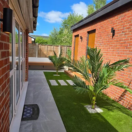 The Cosy Nest - Brand New Short Let In Salford *