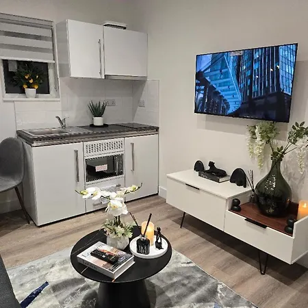 The Cosy Nest - Brand New Short Let In Salford *