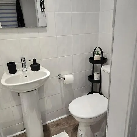 The Cosy Nest - Brand New Short Let In Salford *