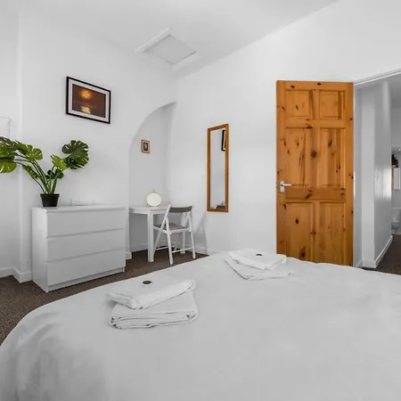 Bright 2bd - 10 Mins To