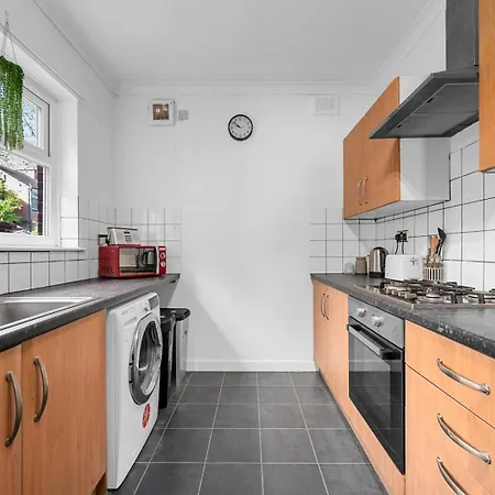 Apartment Bright 2bd - 10 Mins To