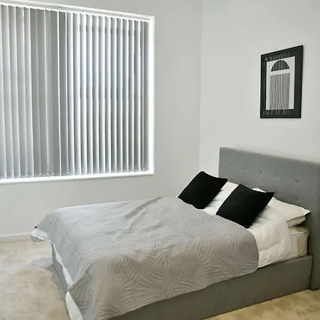 Spacious 1 Bed Near Etihad Apartament