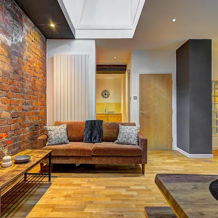 Pass The Keys Modern 2 Bed Centre Balcony Apartment *
