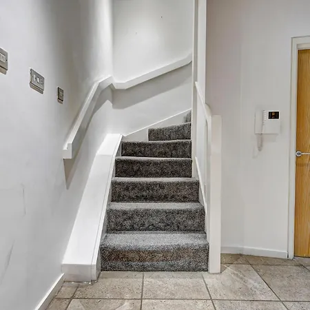 Pass The Keys Modern 2 Bed Centre Balcony