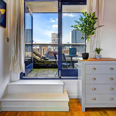 Pass The Keys Modern 2 Bed Centre Balcony Apartment Manchester