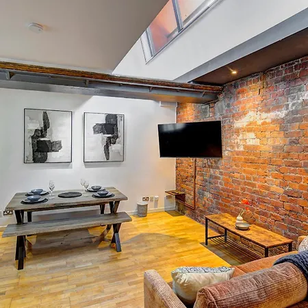 Pass The Keys Modern 2 Bed Centre Balcony Apartment *