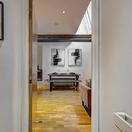 Pass The Keys Modern 2 Bed Centre Balcony