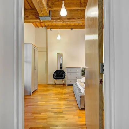Pass The Keys Modern 2 Bed Centre Balcony Apartment
