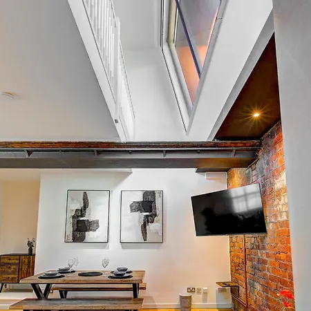 Pass The Keys Modern 2 Bed Centre Balcony Mánchester