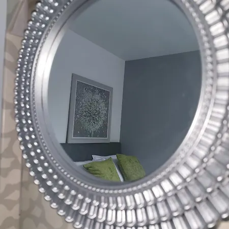 4 Bedroom Tameside Greater Sleeps 8 * מנצ'סטר