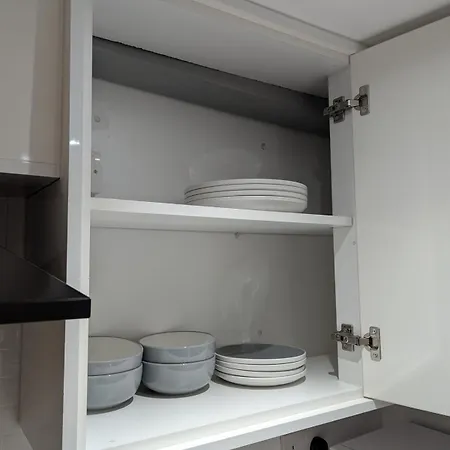 Newly Furnished Near Centre Appartement *