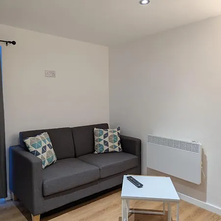 Newly Furnished Near Centre *