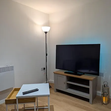 Newly Furnished Near Centre *