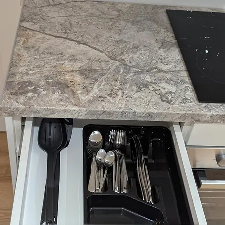 Newly Furnished Near Centre *