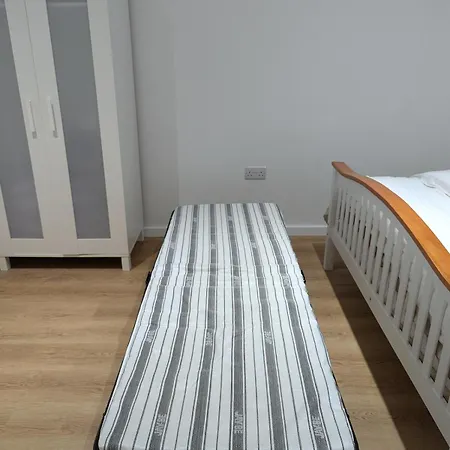 Newly Furnished Near Centre *