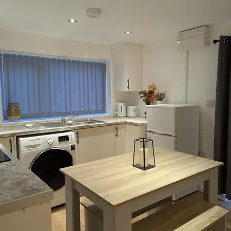 Newly Furnished Near Centre Apartment Manchester