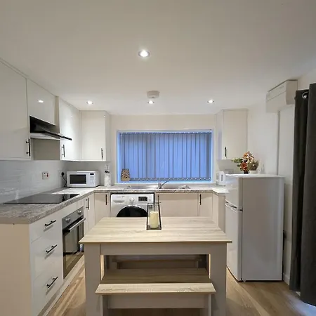 Apartment Newly Furnished Near Centre *