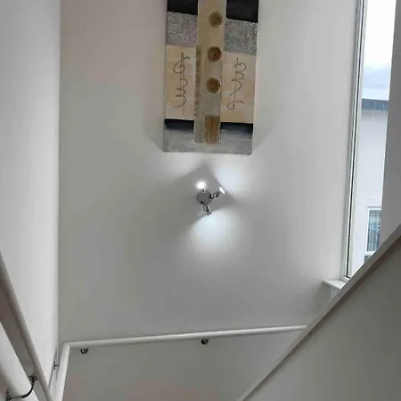 Comfortable 3-storey House With Free Car Parking