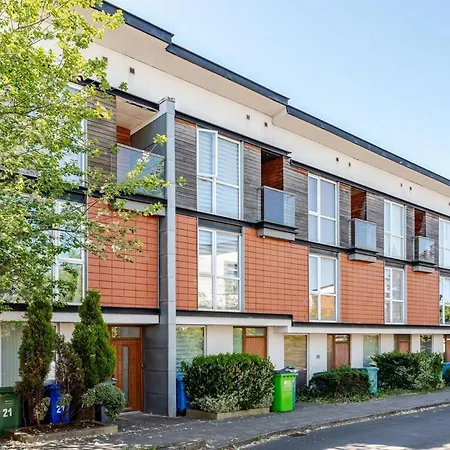 Comfortable 3-storey House With Free Car Parking 別荘 マンチェスター