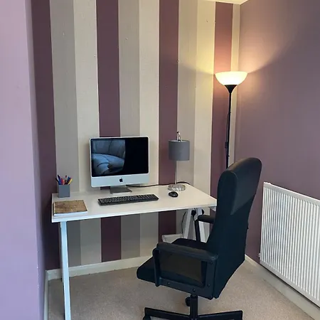 Comfortable 3-storey House With Free Car Parking * Manchester