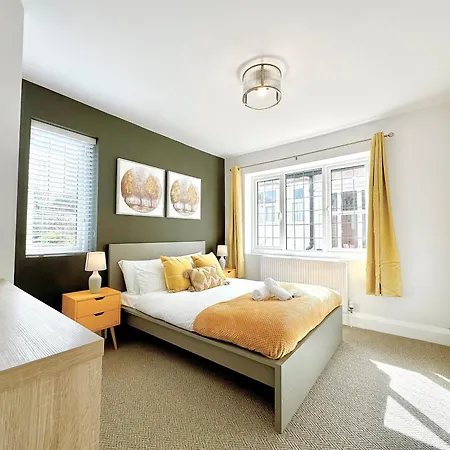 Bright 5 Bedroom House In Didsbury, * Manchester