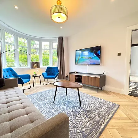 Bright 5 Bedroom House In Didsbury, Dom wakacyjny