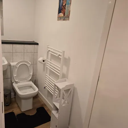 Apartment Small And Cozy Getaway Manchester