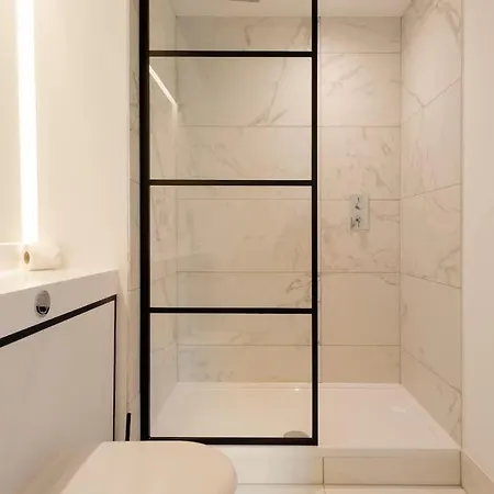 Africana At The Heim Appartement Manchester